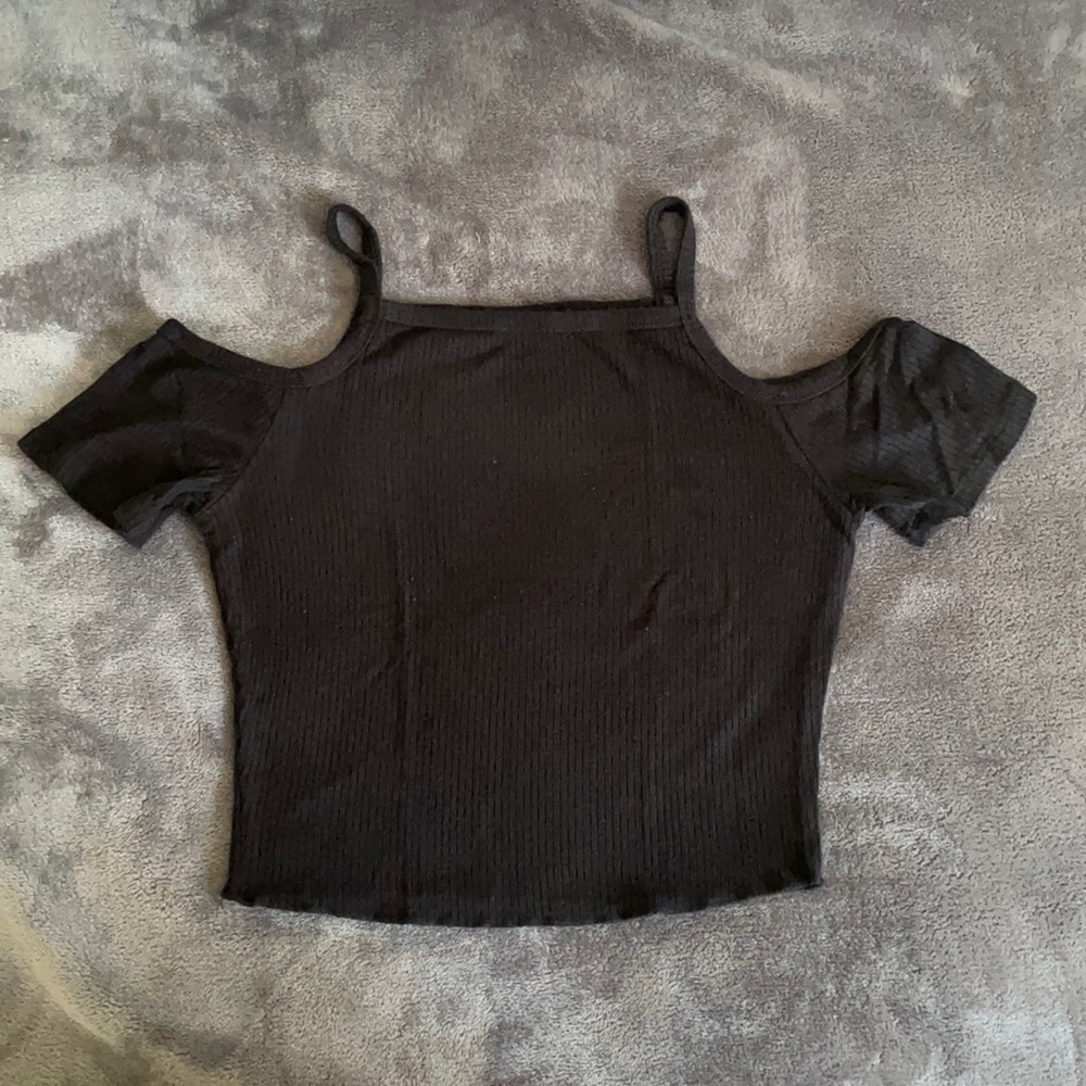 Black cold shoulder crop top